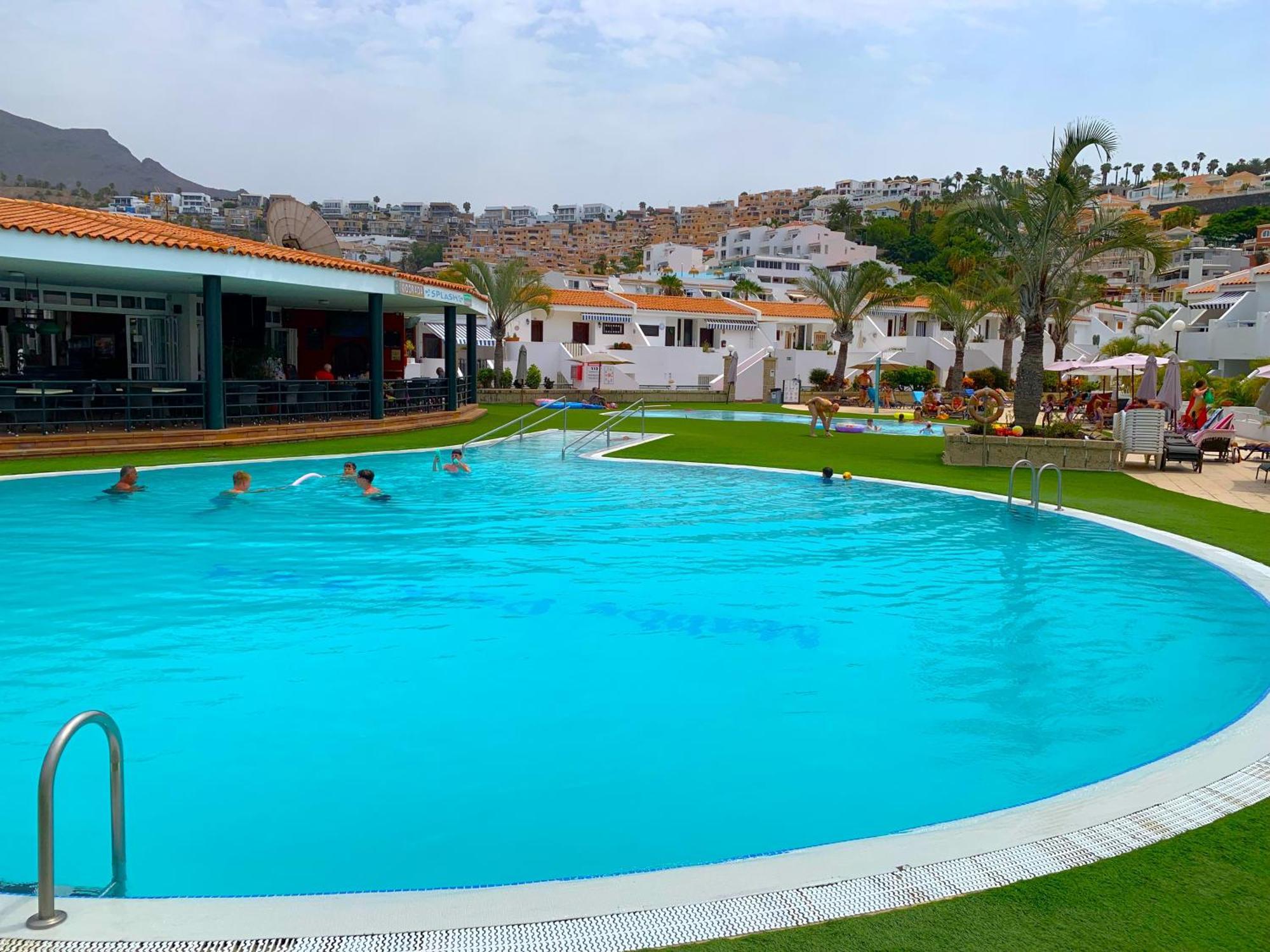 Ocean Breeze And Seaview Resort Адехе Екстериор снимка