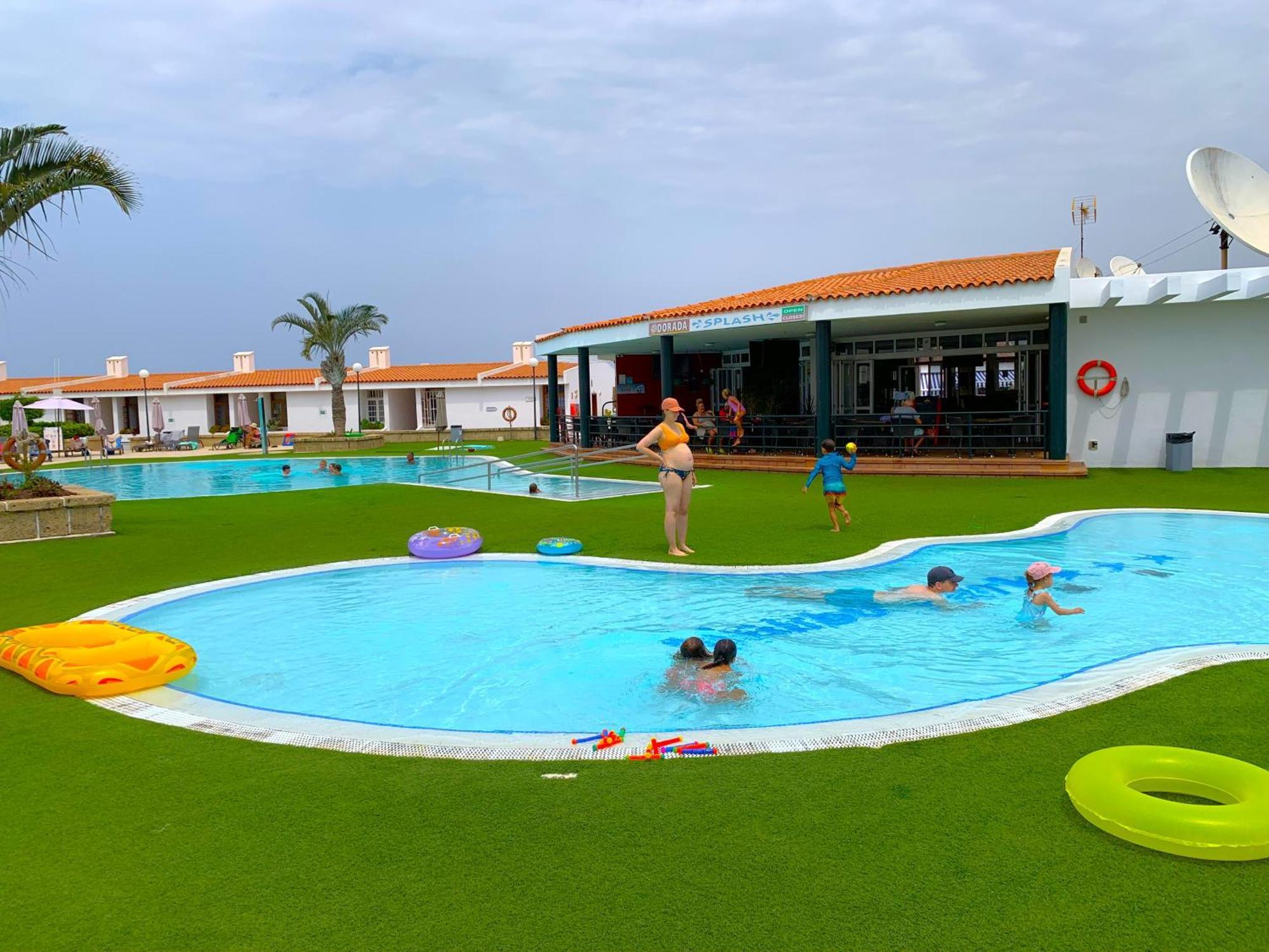 Ocean Breeze And Seaview Resort Адехе Екстериор снимка
