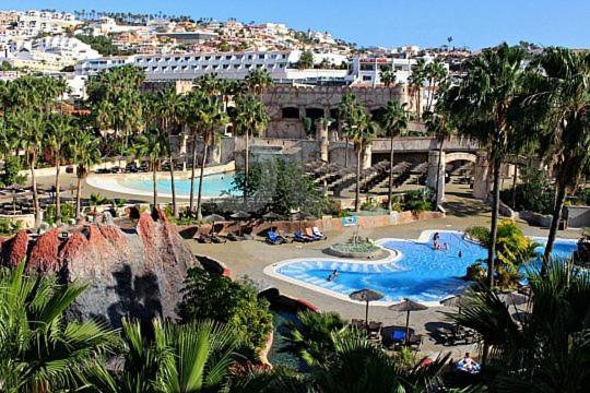 Ocean Breeze And Seaview Resort Адехе Екстериор снимка